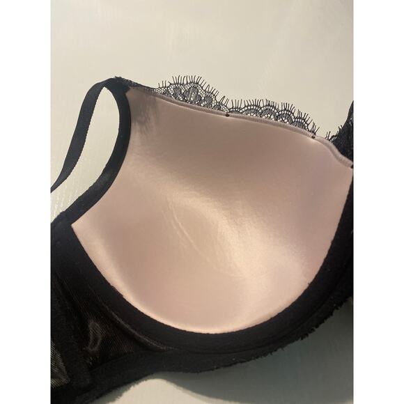34DD Victoria’s Secret black bra - Picture 8 of 8